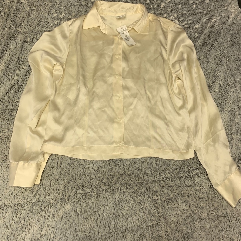 ✨3 for 20✨100% Silk Old Navy Cream Top NWT
